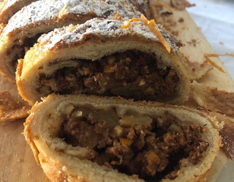Apfelstrudel (Apple Strudel)