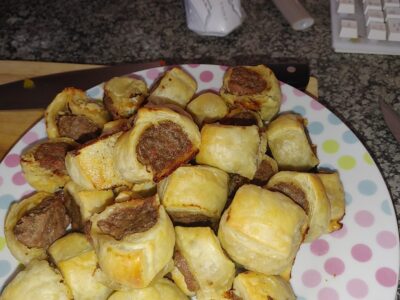 Cocktail sausage rolls and chicken sausage rolls